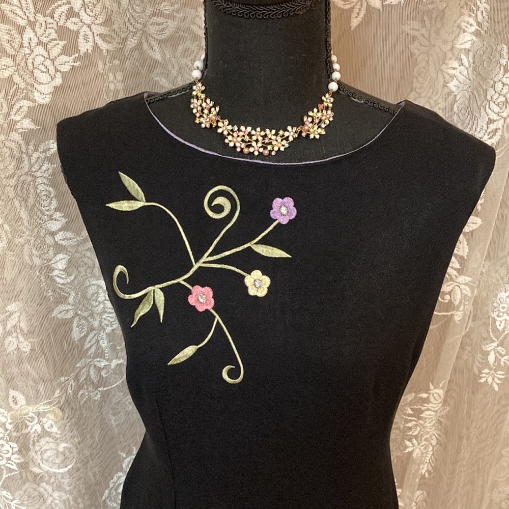 EUC Pretty Periwinkle Sleeveless Women’s Dress Size 8 - Picture 3 of 12